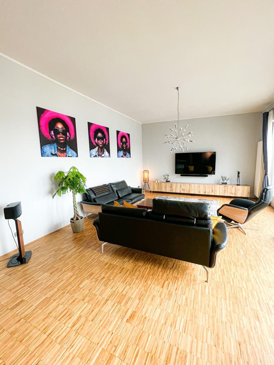 TV and multimedia, Seating area, Evening entertainment
