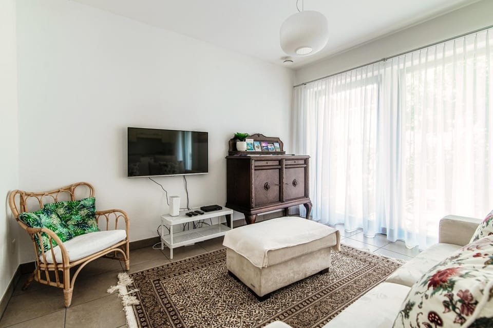 TV and multimedia, Seating area, Evening entertainment