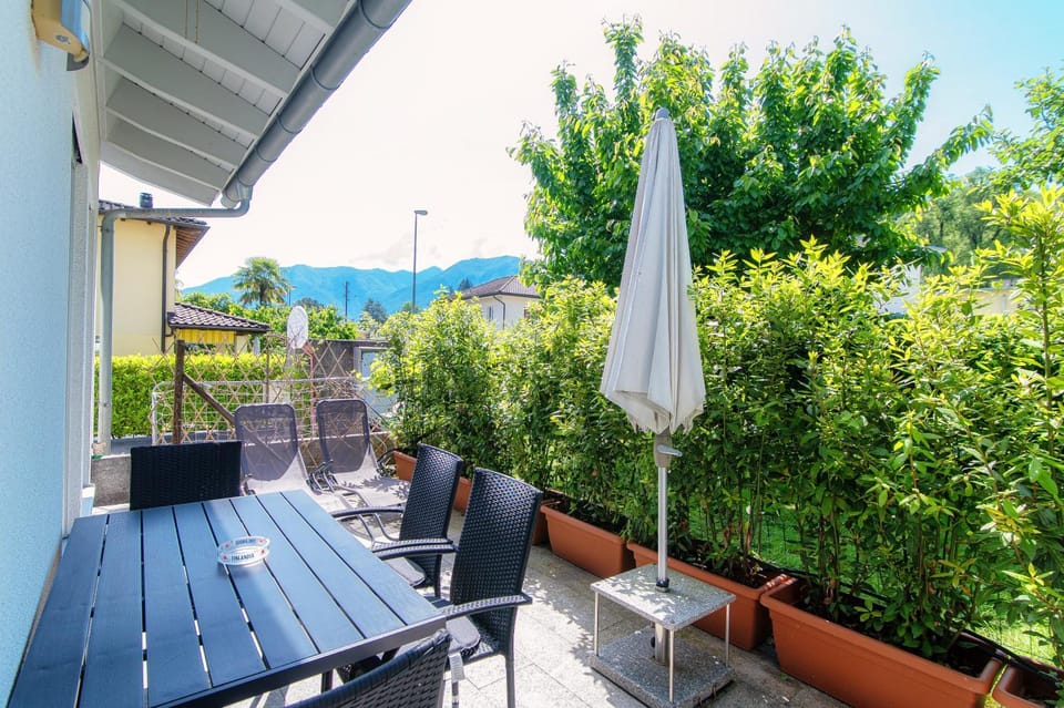 Natural landscape, Balcony/Terrace, Garden view, Mountain view