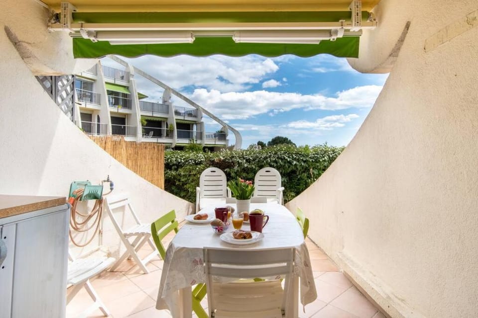 Patio, Dining area