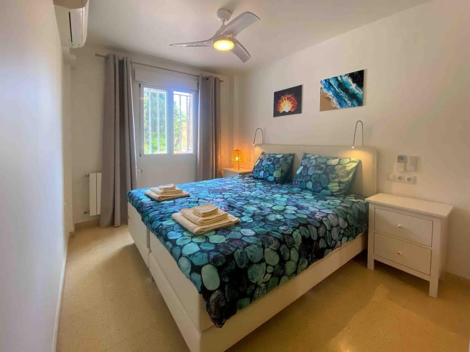 Bed, Bedroom, fireplace