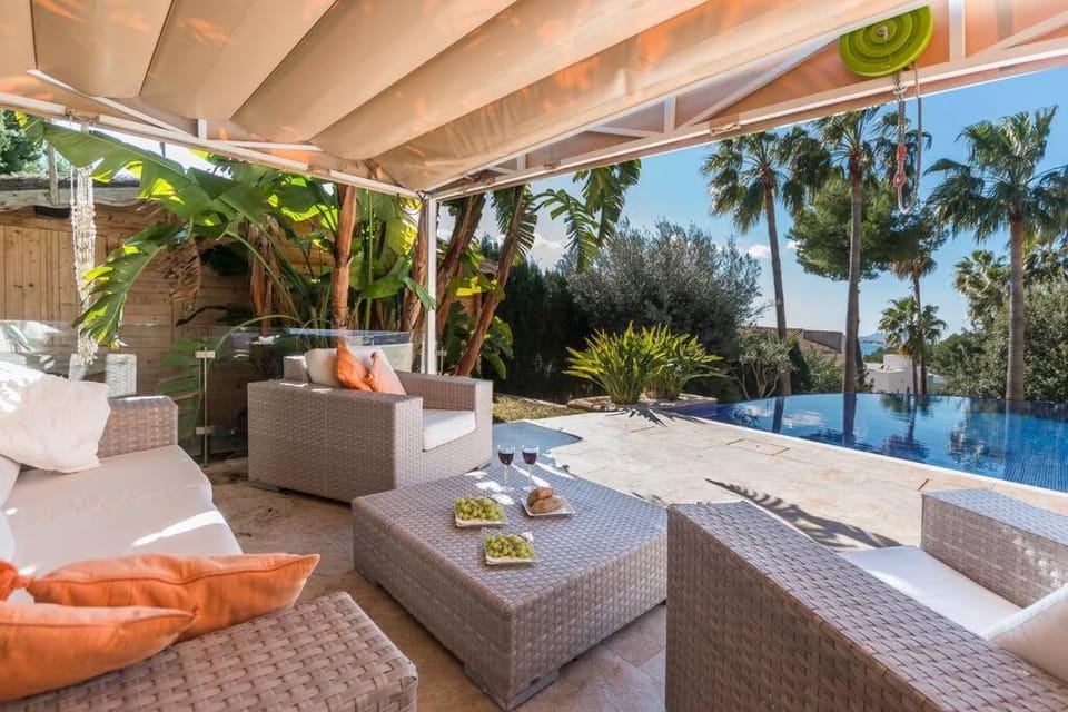 Balcony/Terrace, Seating area, Swimming pool