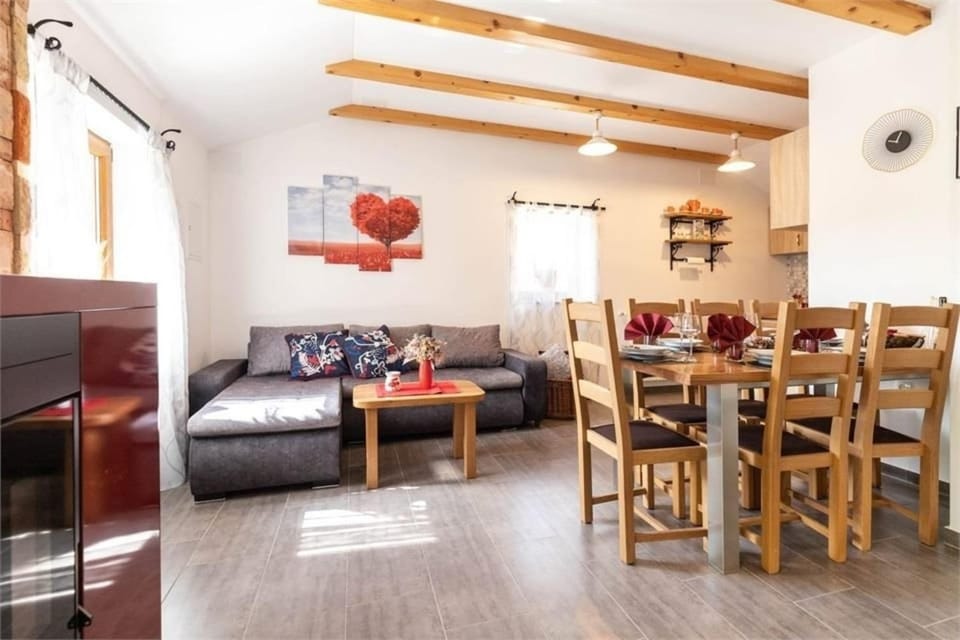 Raspor House House in Istria County