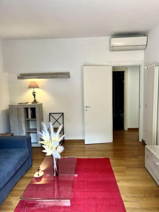 Living room, Seating area, air conditioner