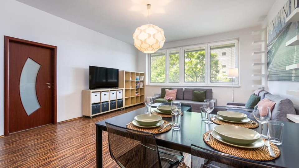 TV and multimedia, Kitchen or kitchenette, Living room, Food and drinks, Seating area, Dining area, Evening entertainment, Food, minibar