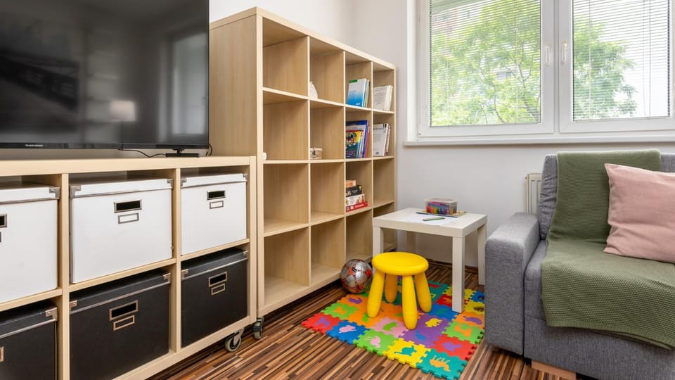 Library, TV and multimedia, Kitchen or kitchenette, Living room, Seating area, Evening entertainment, wardrobe