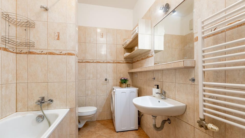 Shower, Toilet, Bathroom, Bath, towels