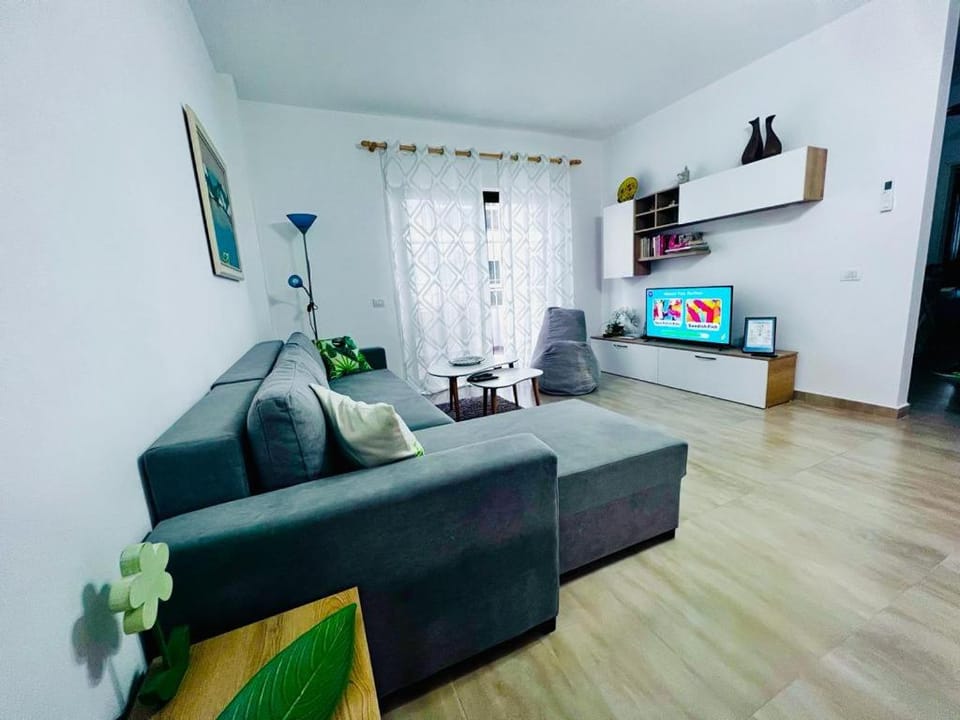 TV and multimedia, Seating area, Evening entertainment