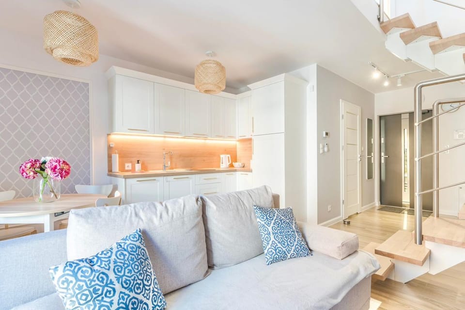Kitchen or kitchenette, Living room, Seating area, kitchen