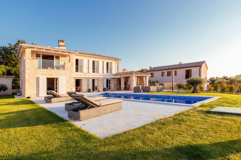 Property building, Garden, Garden view, Swimming pool