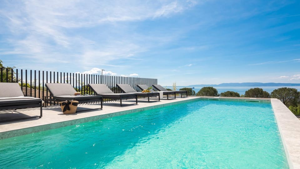Sea view, Swimming pool