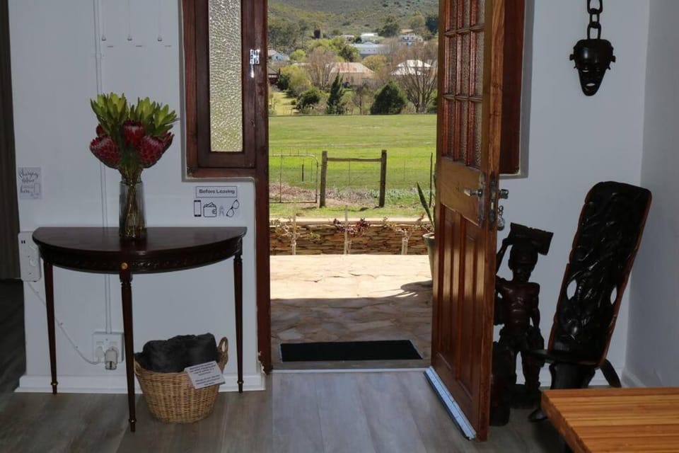 Sunset Cottage - Cheerful 1 Bedroom Cottage Apartment in Western Cape