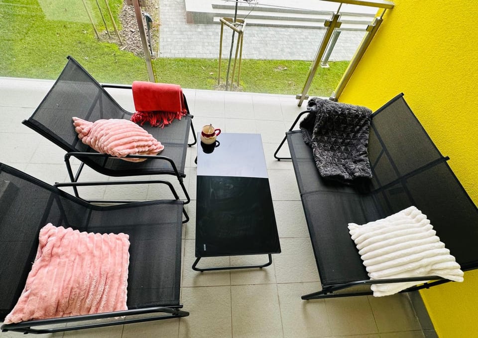 Medencés Panorámás BalAtom apartman Apartment in Siófok