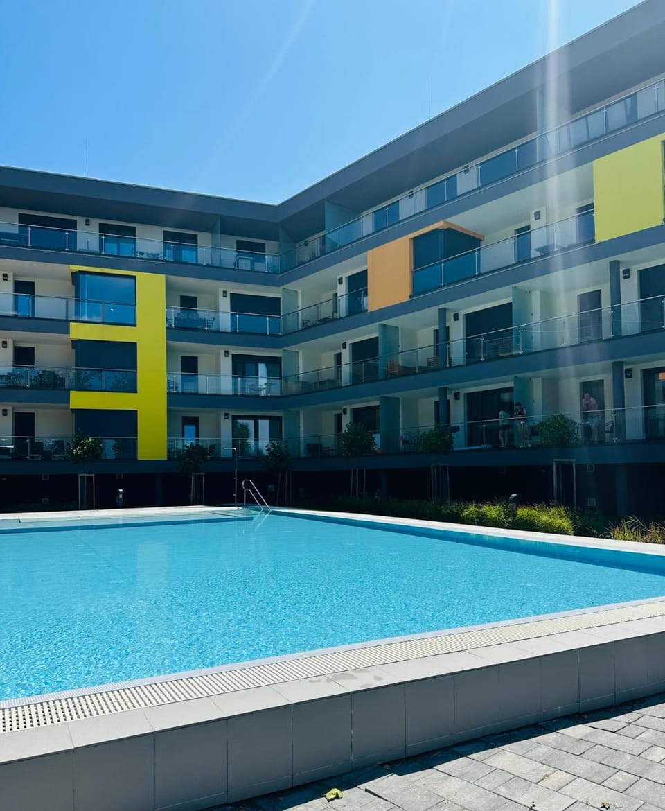 Medencés Panorámás BalAtom apartman Apartment in Siófok