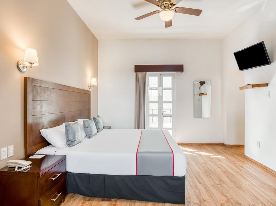 Bed, TV and multimedia, Bedroom, fireplace