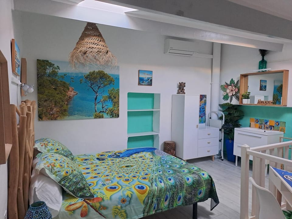 Photo of the whole room, Business facilities, Bedroom, storage, wardrobe, air conditioner