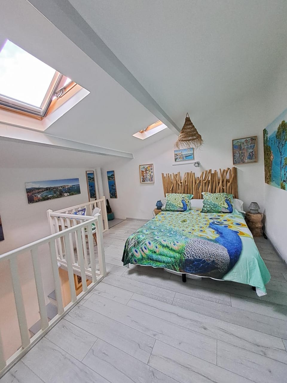 Photo of the whole room, Bedroom