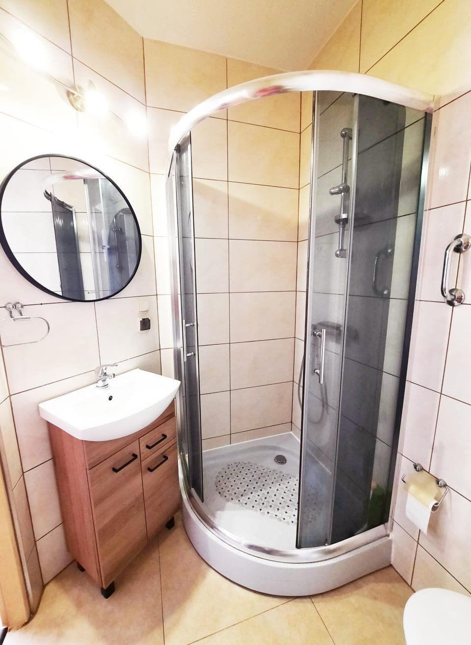 Shower, Toilet, Bathroom, towels