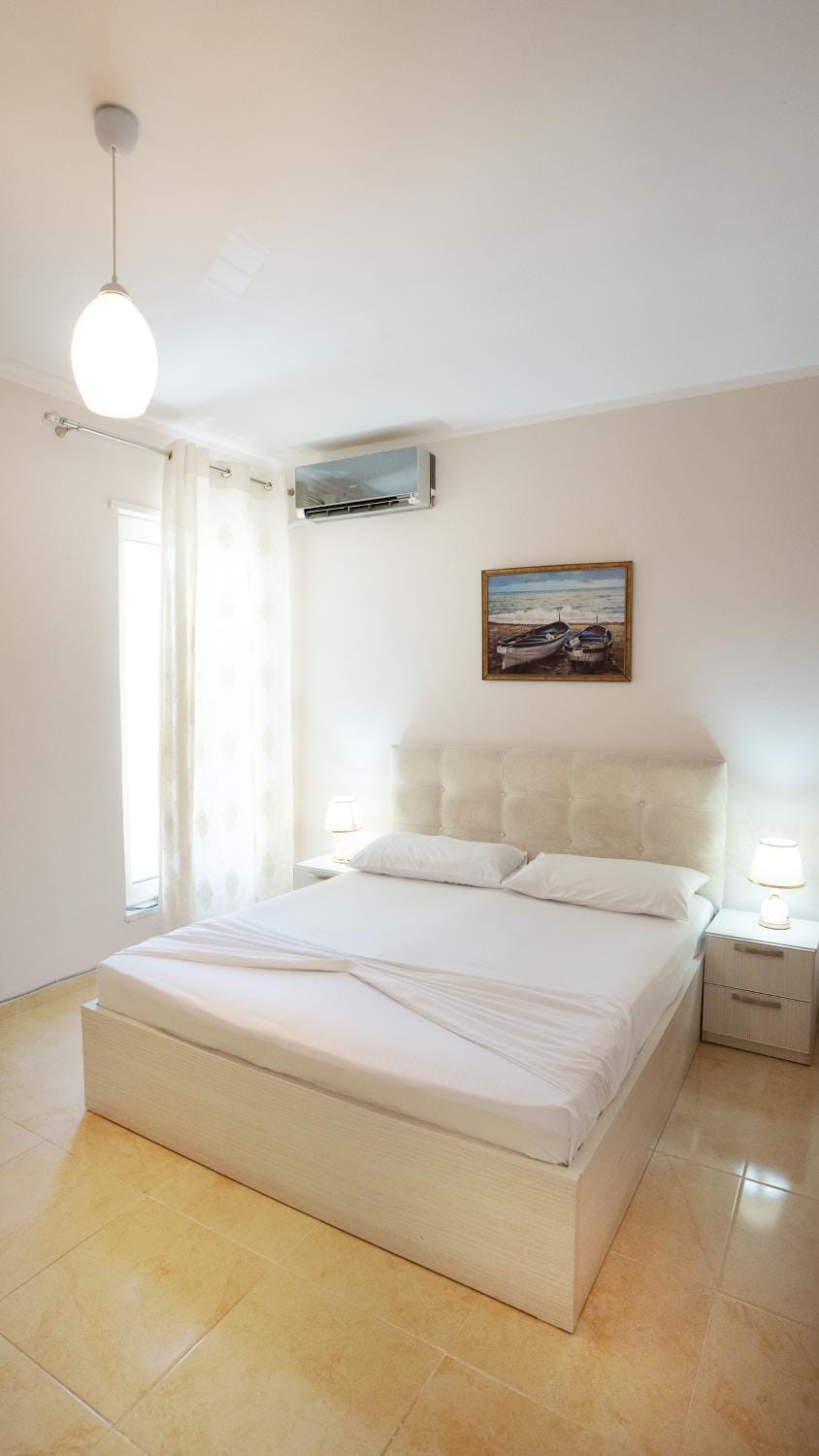 Bed, Photo of the whole room, Bedroom, air conditioner