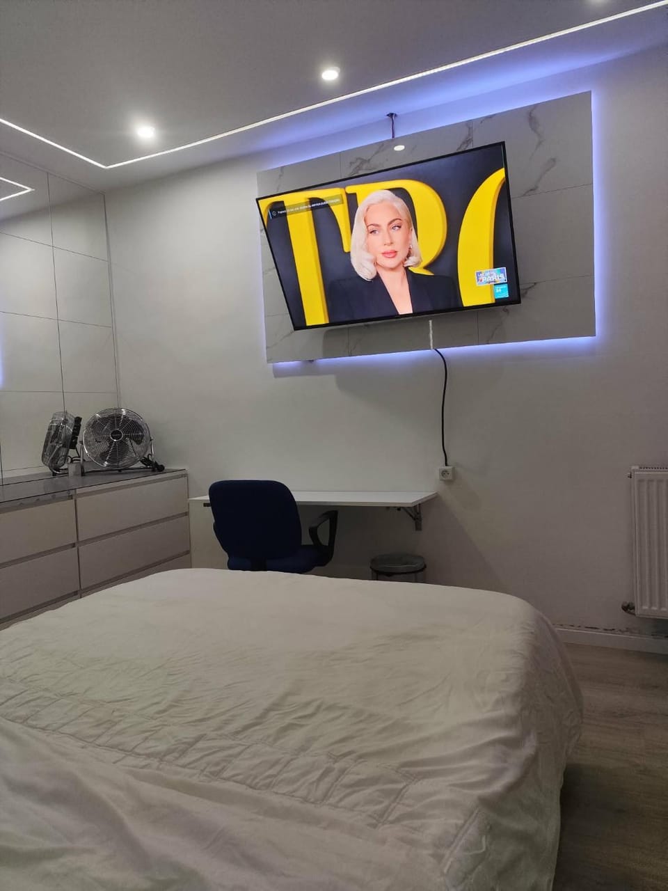 Chambre privé dans une maison avec terrasse et jardin salles de bain partagées Vacation rental in Lille