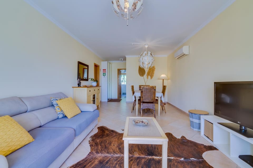 TV and multimedia, Living room, Dining area