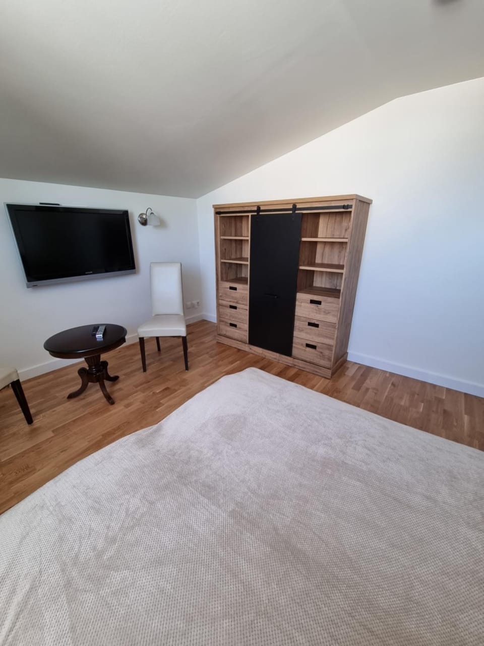 Bed, TV and multimedia, Photo of the whole room, Bedroom, hair dresser, wardrobe