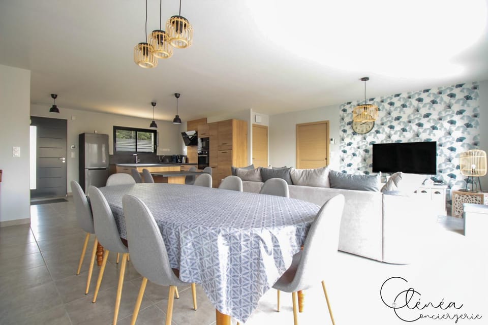 TV and multimedia, Living room, Dining area, kitchen
