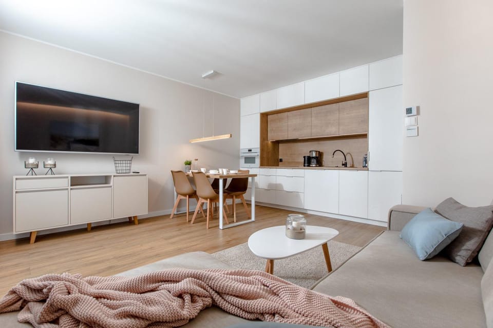 TV and multimedia, Coffee/tea facilities, Kitchen or kitchenette, Living room, Seating area, Dining area, minibar