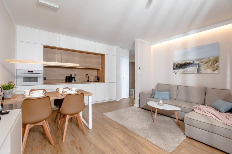 Kitchen or kitchenette, Seating area, Dining area