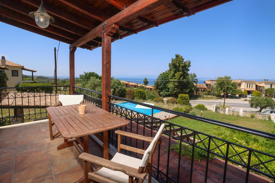 View (from property/room), Balcony/Terrace, Swimming pool
