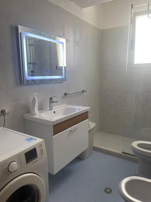 Toilet, Bathroom, Bath, washing machine