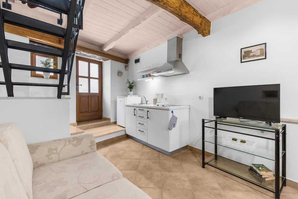 Kitchen or kitchenette, Seating area