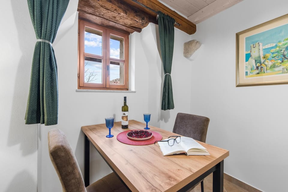 Seating area, Dining area