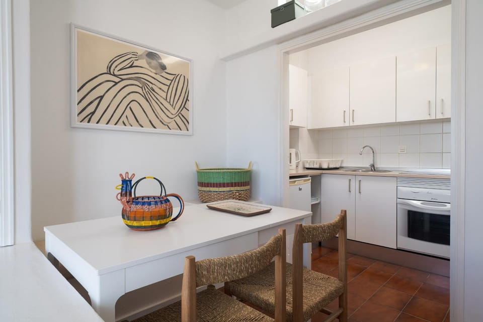 Dining area, minibar
