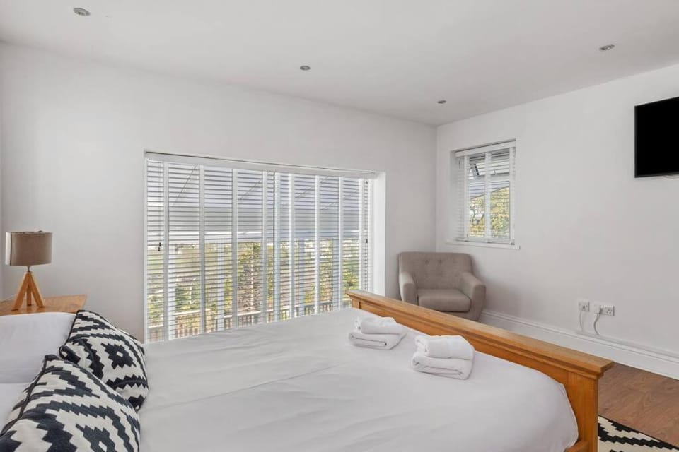 Luxury House, SeaViews, En-Suites & Private Pool House in Saundersfoot