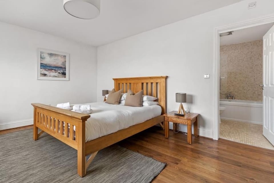 Luxury House, SeaViews, En-Suites & Private Pool House in Saundersfoot