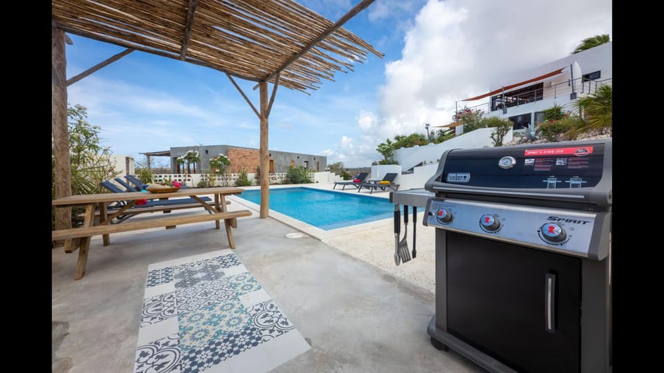 BBQ facilities, View (from property/room), Balcony/Terrace, Swimming pool, sunbed
