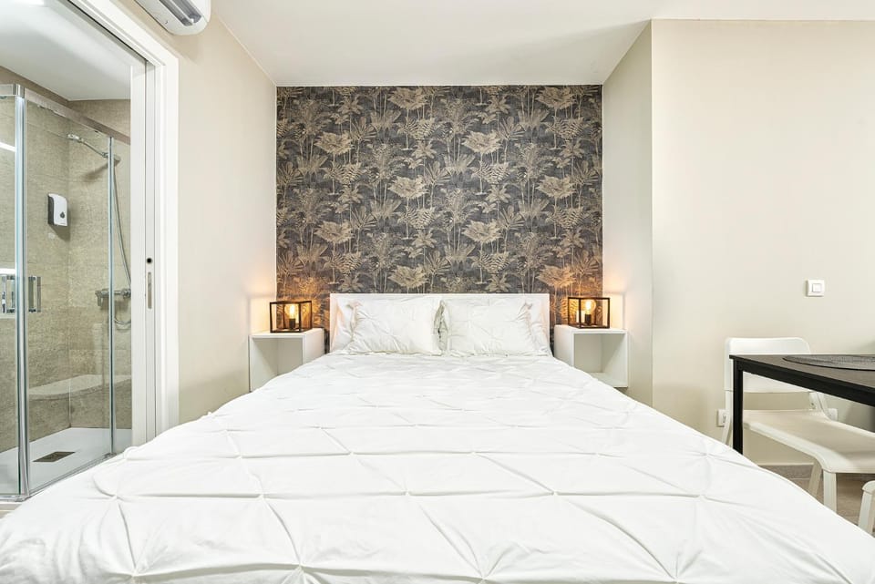 Bed, Photo of the whole room, Bedroom