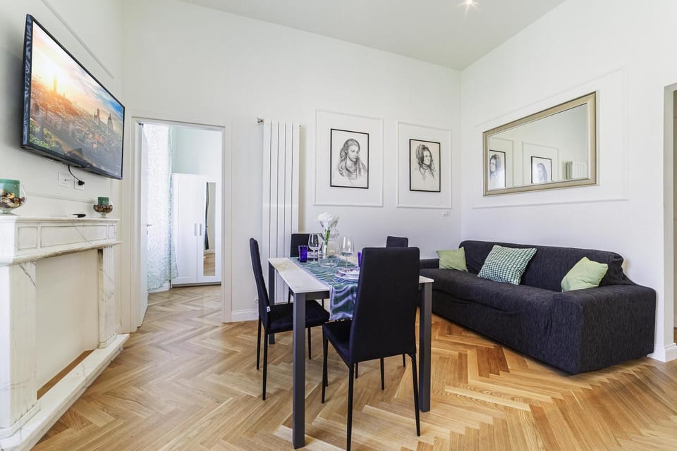 TV and multimedia, Living room, Seating area, Dining area