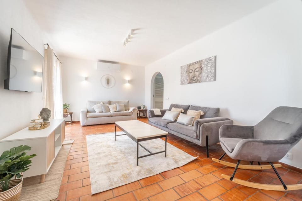 Villa Bougainvilla - Vilamoura - Pool - Free wifi - Air con Villa in Quarteira