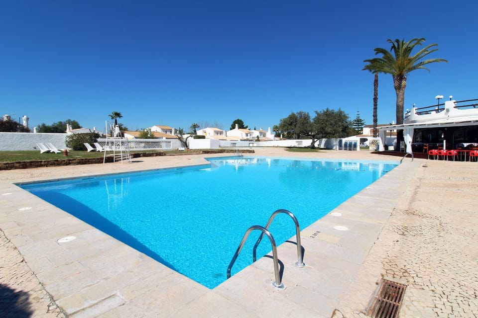 Villa Bougainvilla - Vilamoura - Pool - Free wifi - Air con Villa in Quarteira