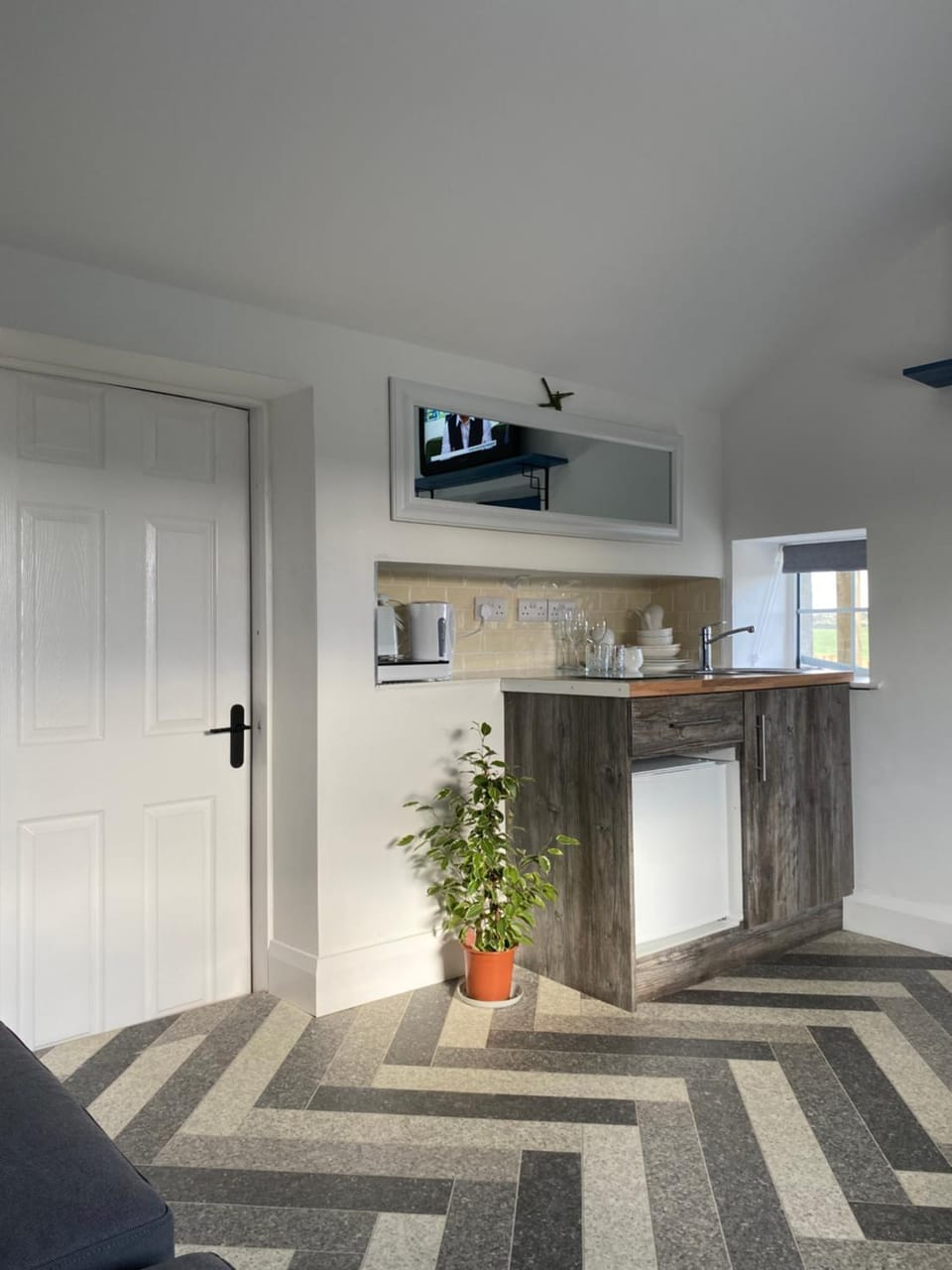 Kitchen or kitchenette