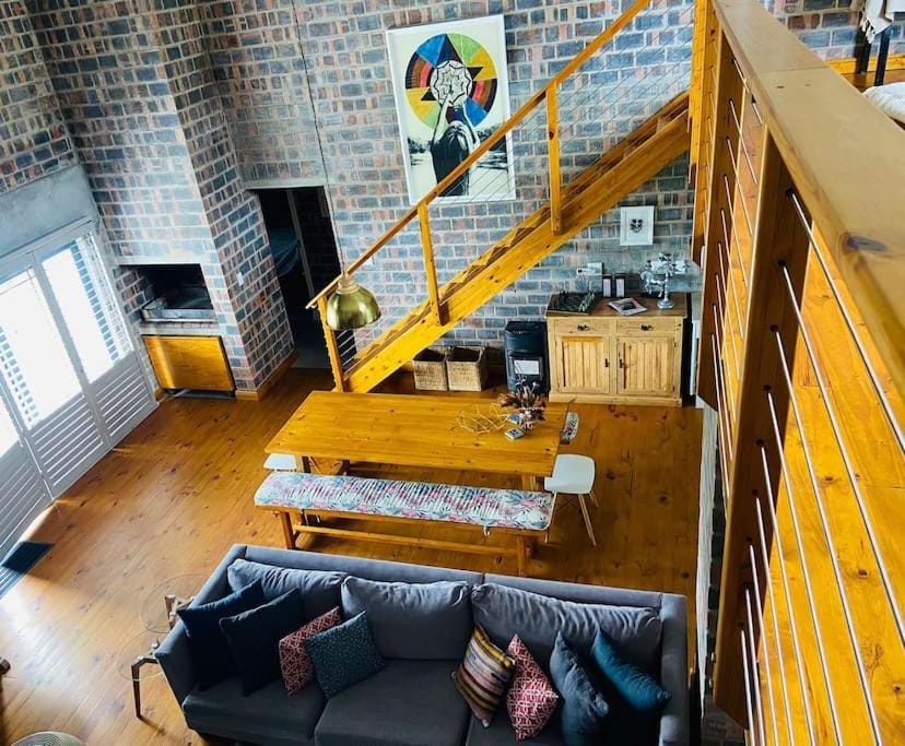 Secure, luxurious with lovely views House in Cape Town