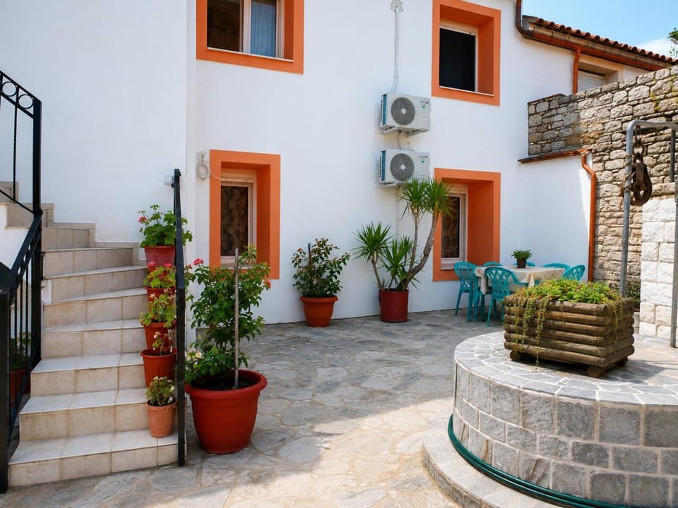 Inner courtyard view