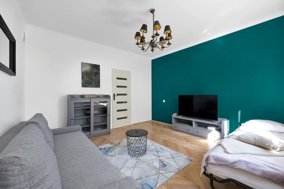 Communal lounge/ TV room, Bed, TV and multimedia