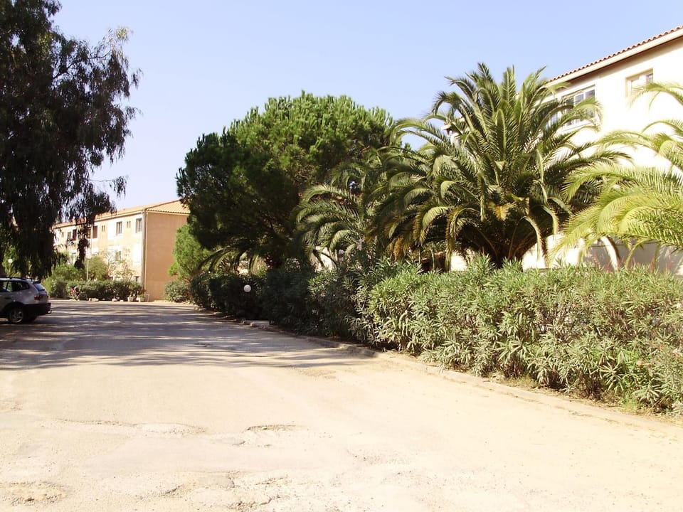 Appartement F1 Calvi à 150 mètres de la plage Apartment in Calvi