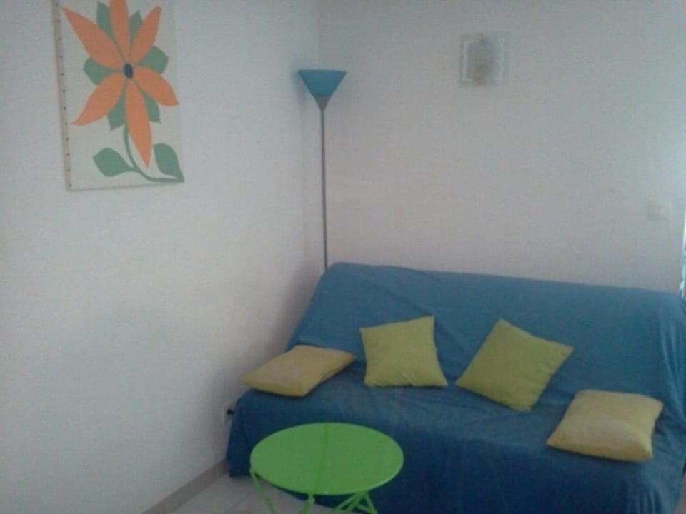 Appartement F1 Calvi à 150 mètres de la plage Apartment in Calvi