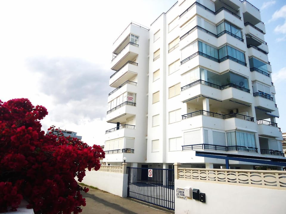 Property building, Facade/entrance, Off site