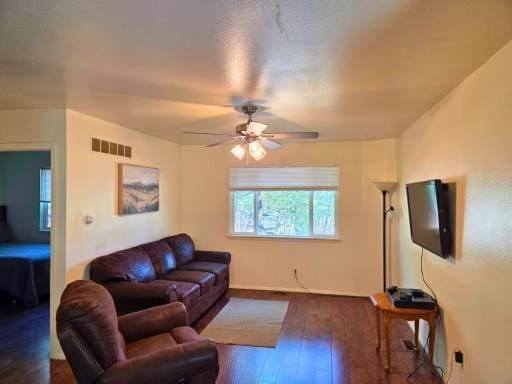 Welcoming 2 bedroom suite with private yard Bed and Breakfast in Woodland Park
