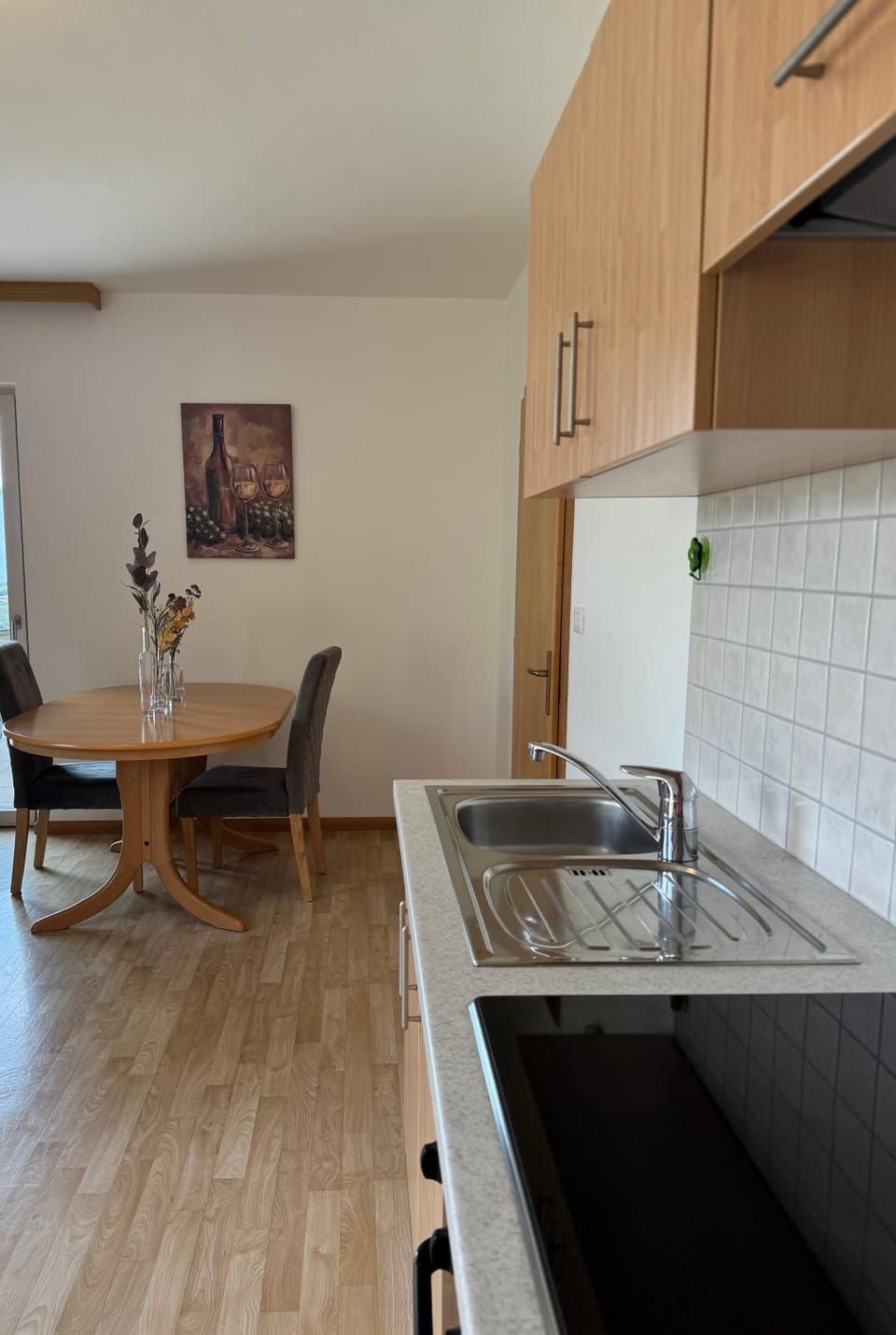 Kitchen or kitchenette, Dining area, stove